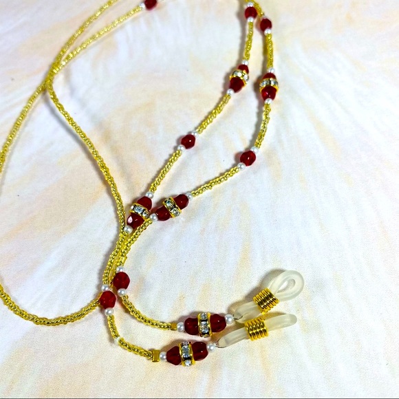Beautiful seed bead and red bead eye glasses keeper - Picture 3 of 4